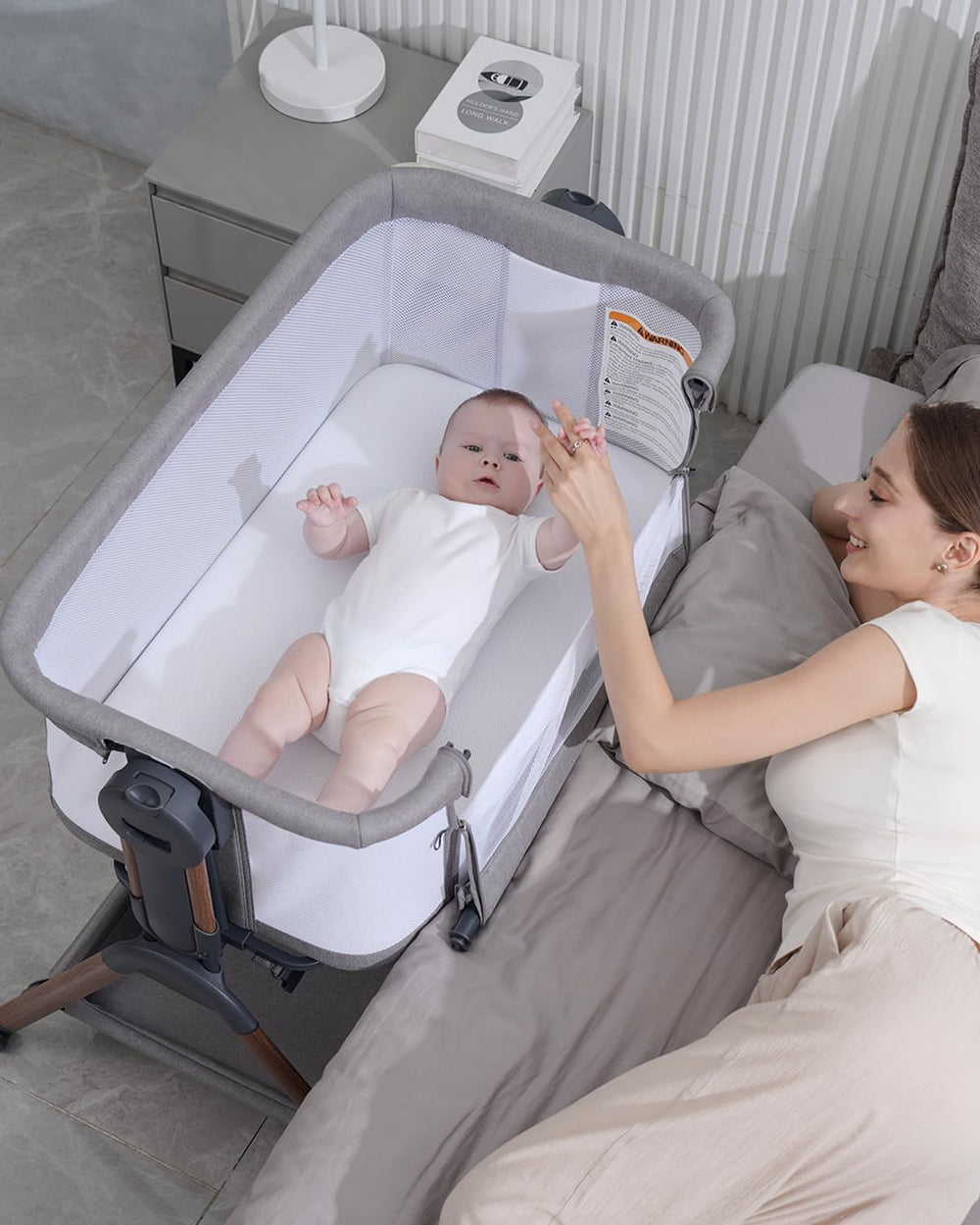 Winchild washable cover keeps the bassinet hygienic and easy to maintain