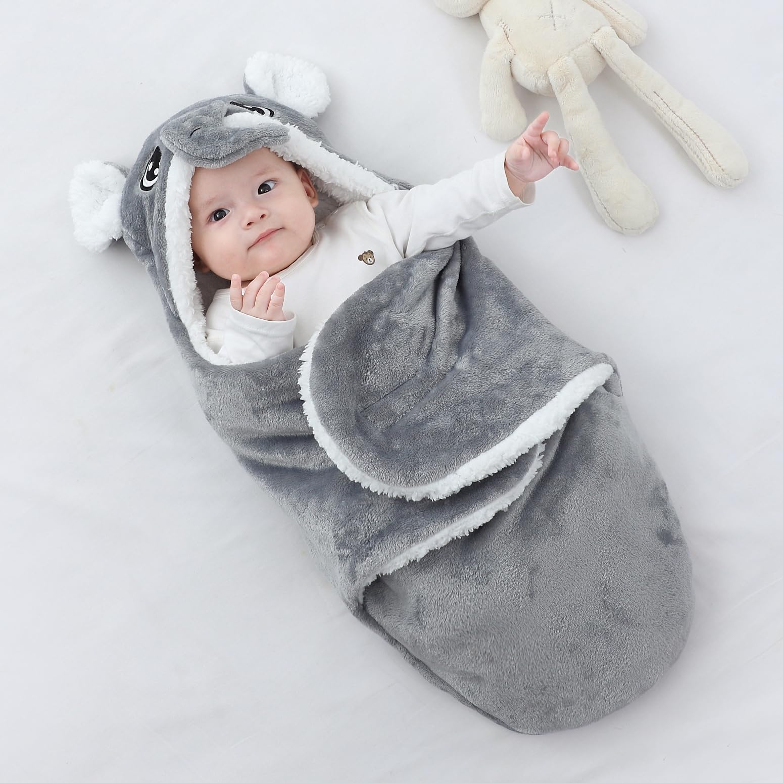 Winmany grey-elephant hood close-up emphasizes soft fleece and padded warmth.