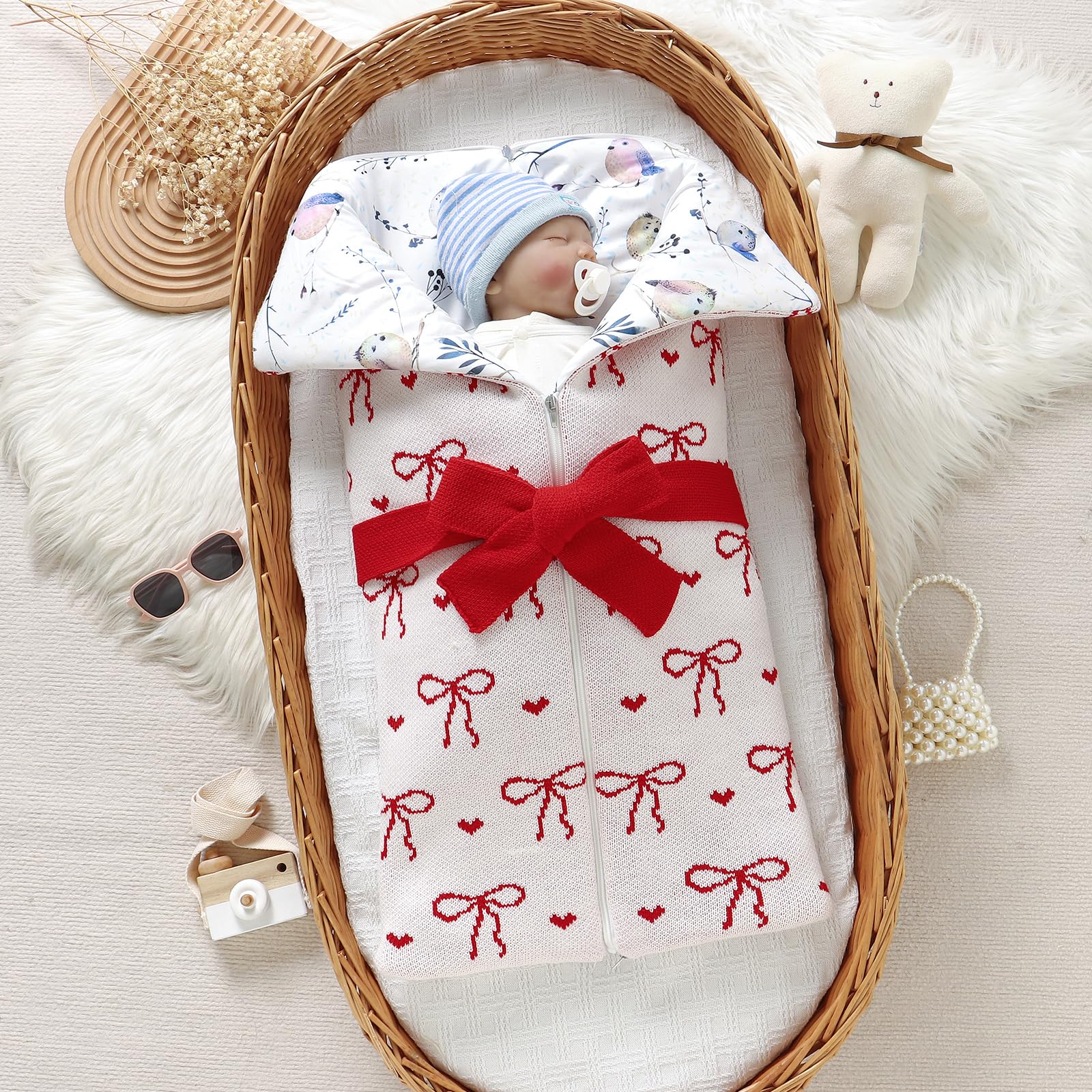 Winmany winter sleep sack provides warmth and wind protection during outings.