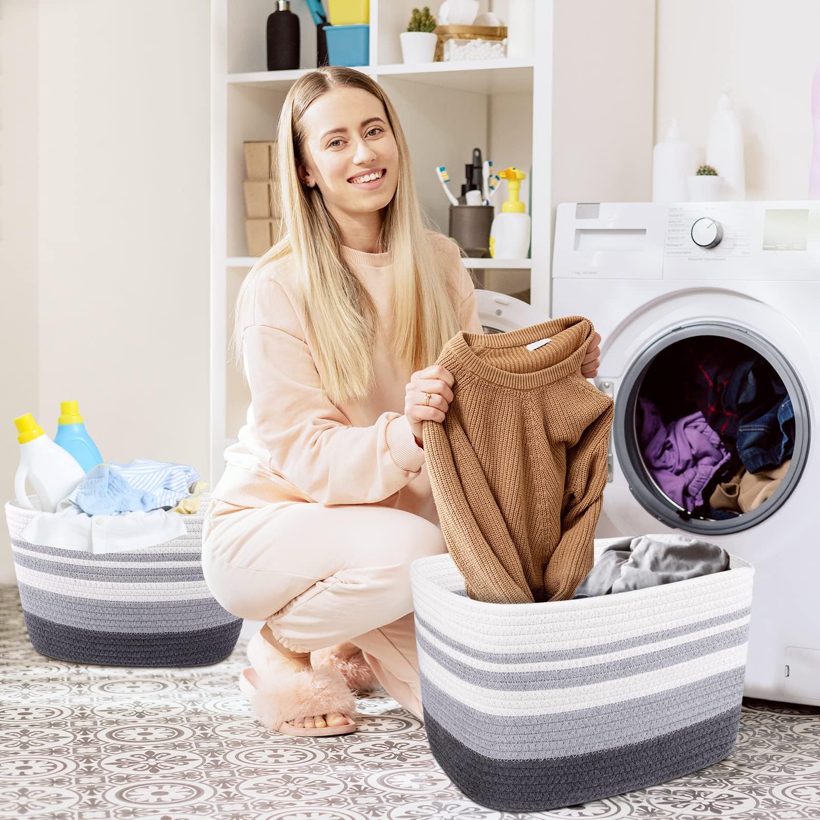 WISELIFE storage basket stores towels and blankets neatly.