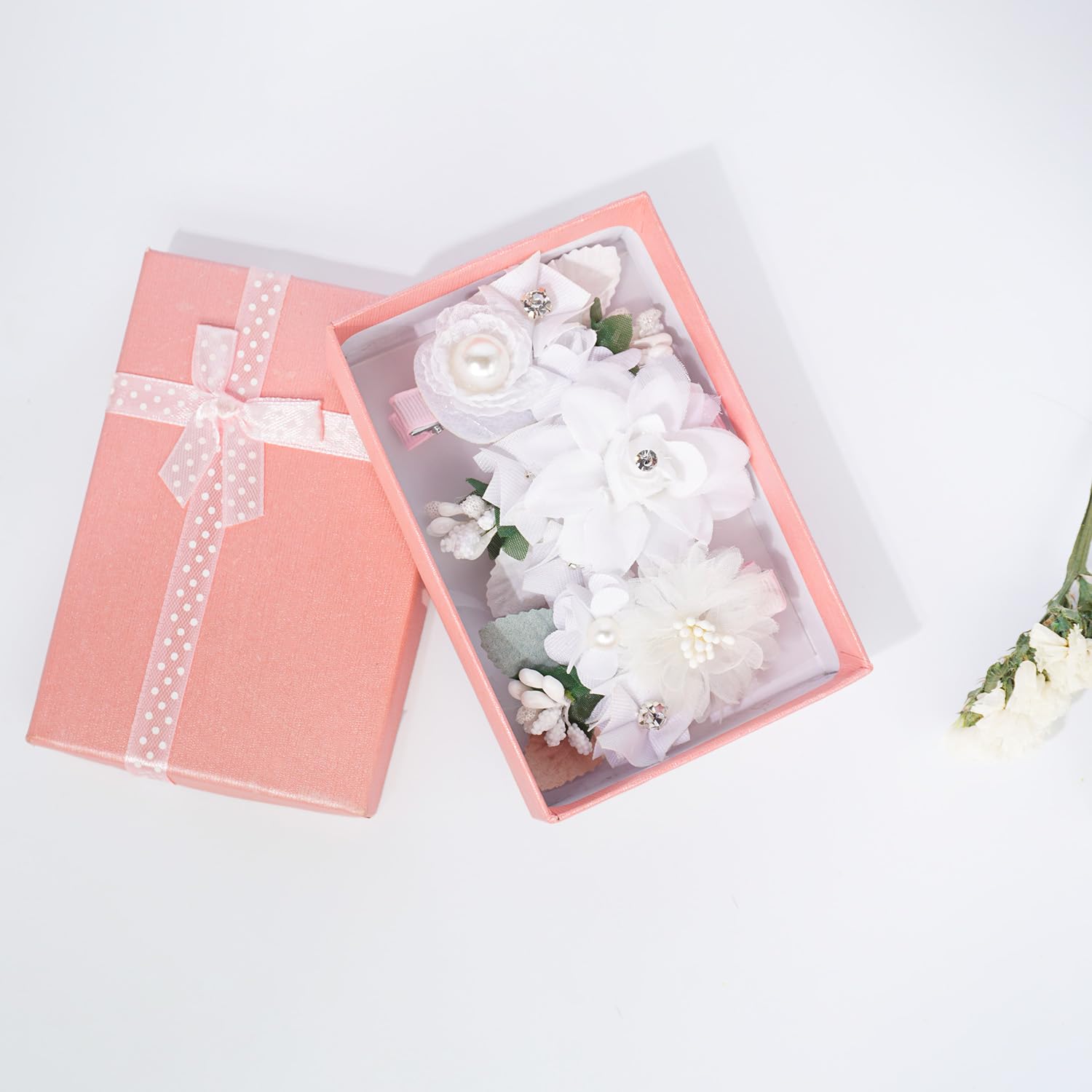 WNYUJOY gift-ready flower clip set ideal for weddings or photos.