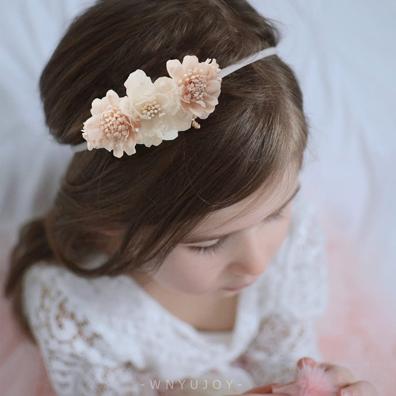 WNYUJOY handmade flower detail highlights soft, natural aesthetics for photo moments.