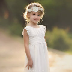 WNYUJOY headbands for wedding flower girl looks and style.