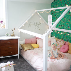 Wochel baby-monitor-wrap-around-mount allows flexible placement on cribs or shelves.
