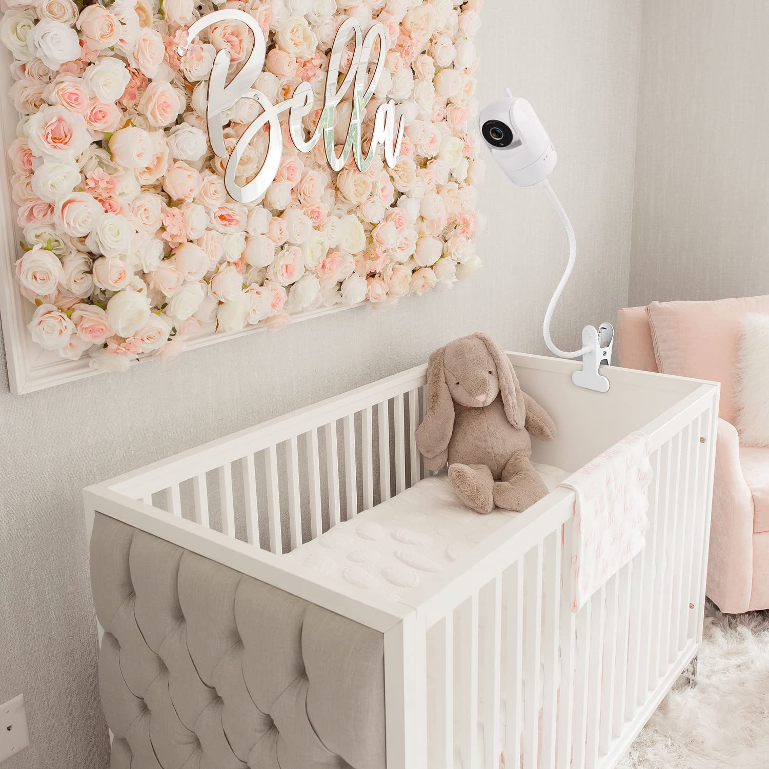 Wochel clip-mount on crib-rail demonstrates quick tool-free installation.
