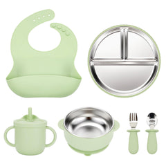 Womorista suction plate baby closeup demonstrates spill-free self-feeding help