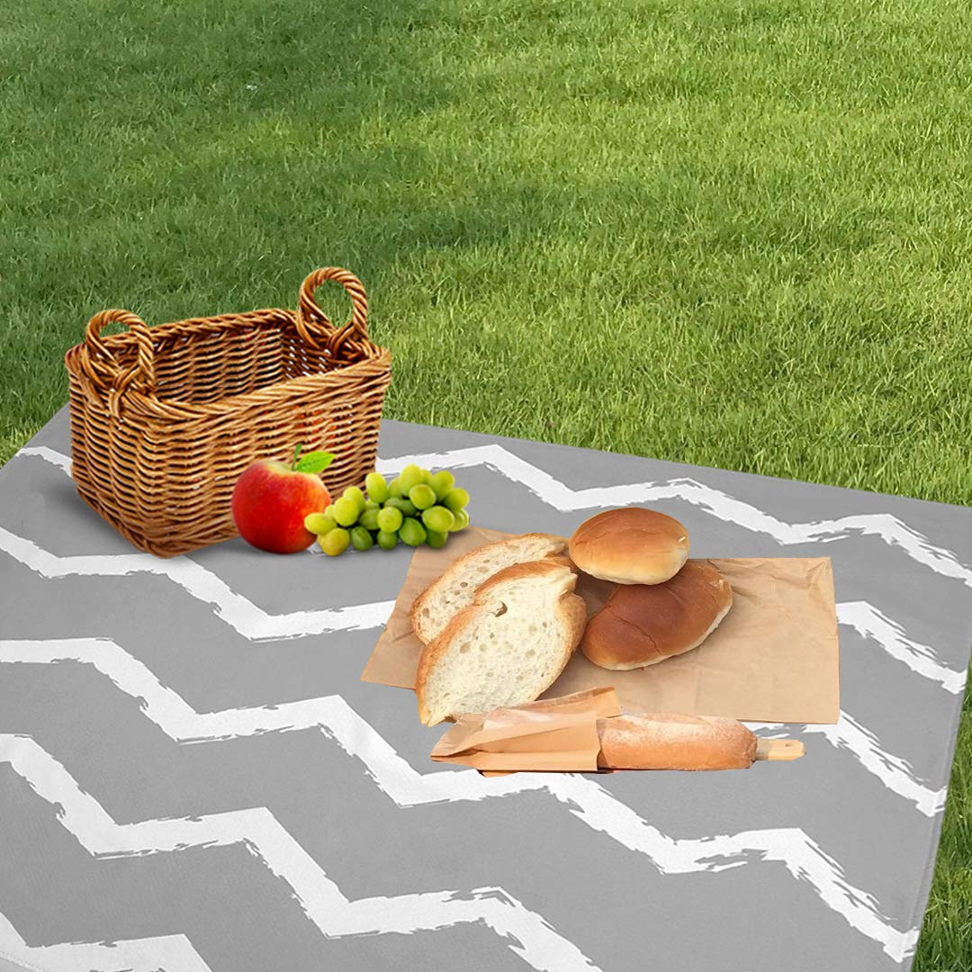 WOMUMON large splat mat used as a picnic mat for outdoor spills