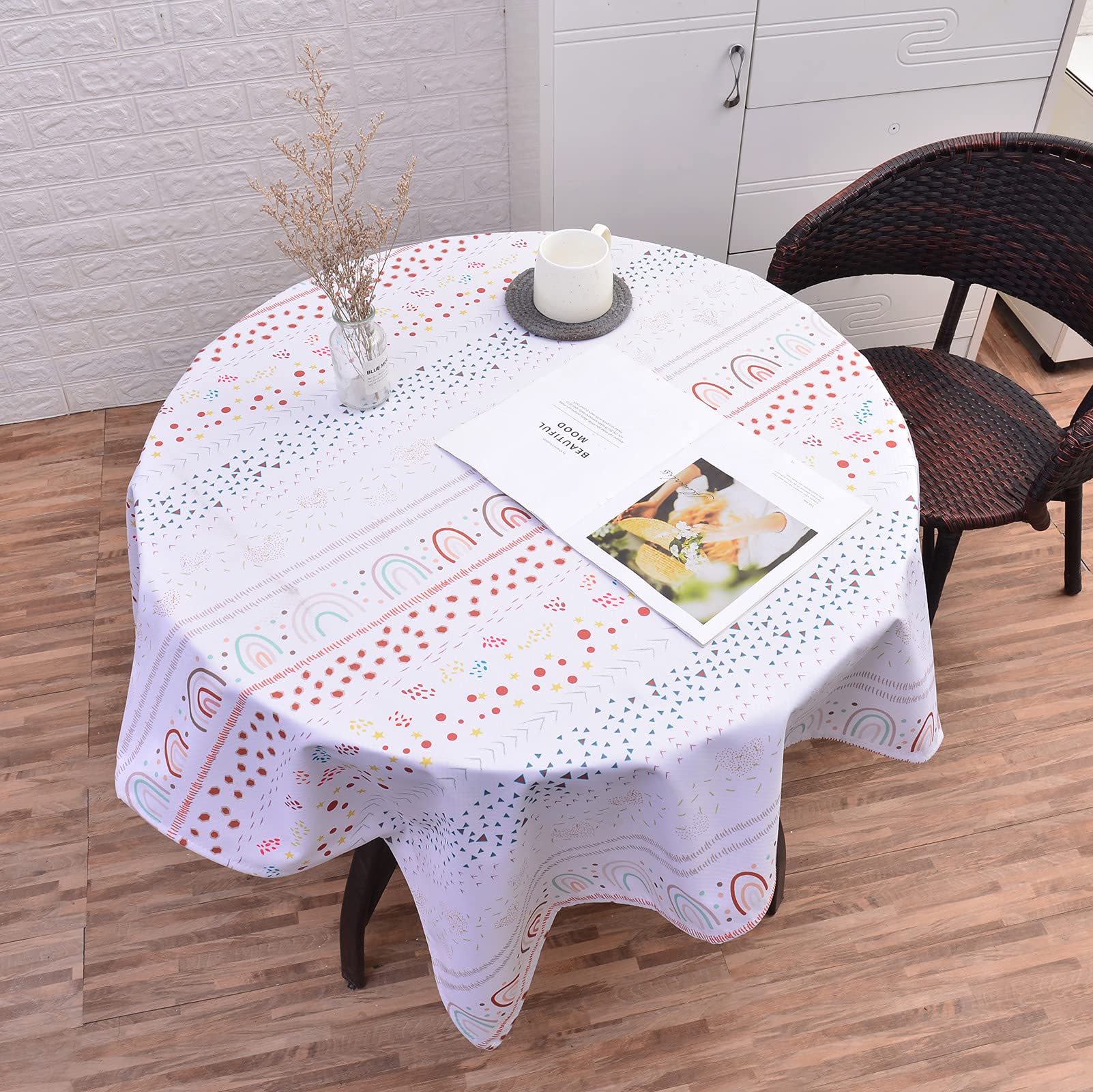 WOMUMON Splat Mat cleans easily with damp cloth after spills.