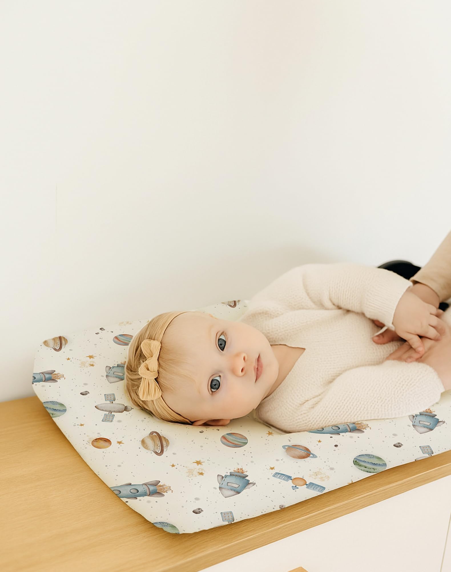 Woodiville Stellar Adventure machine-washable cover simplifies quick cleanup.