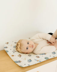 Woodiville Stellar Adventure machine-washable cover simplifies quick cleanup.