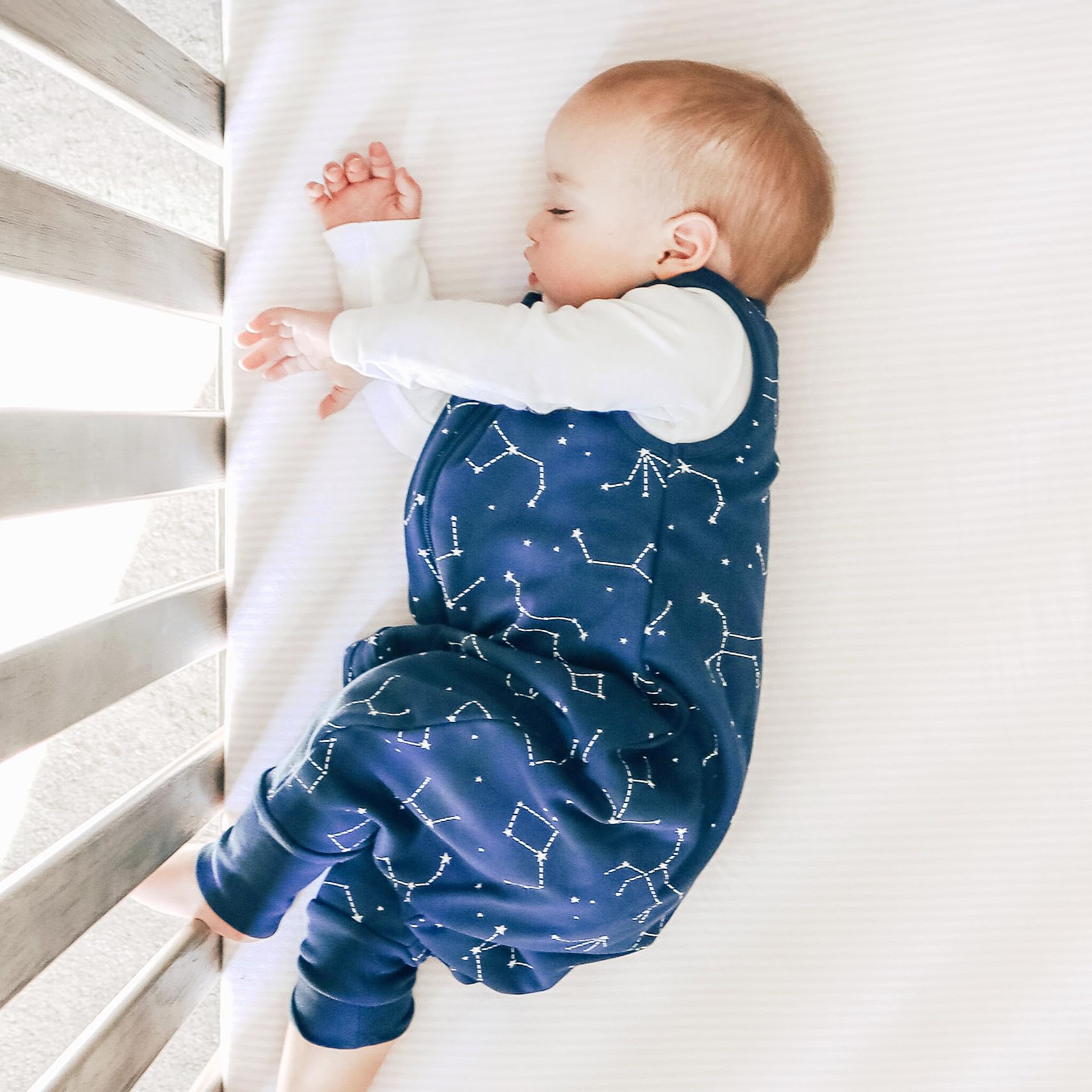 Woolino Night Sky zip-bottom design for quick diaper changes.
