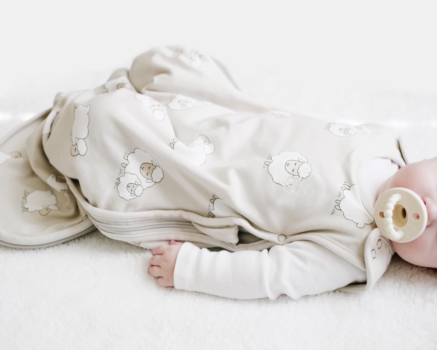 Woolino 4-season use keeps baby comfortable in varying climates.