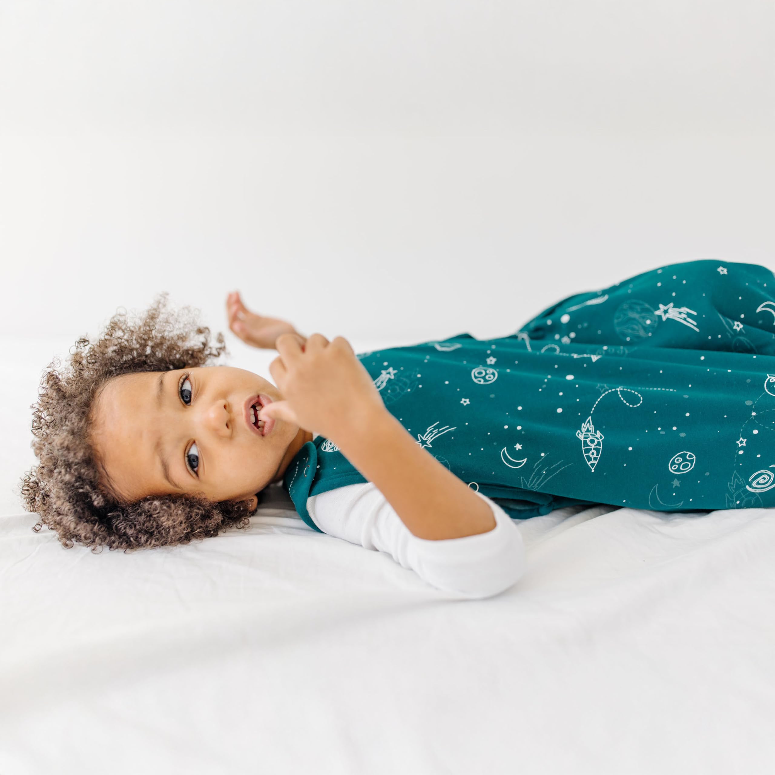 Woolino Big Kid Sleeping Bag 4-6 years fit keeps kids cozy.