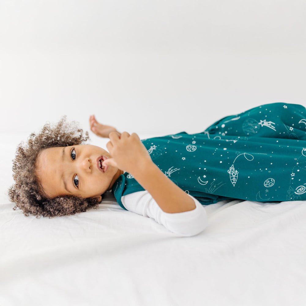 Woolino Big Kid Sleeping Bag 4-6 years fit keeps kids cozy.