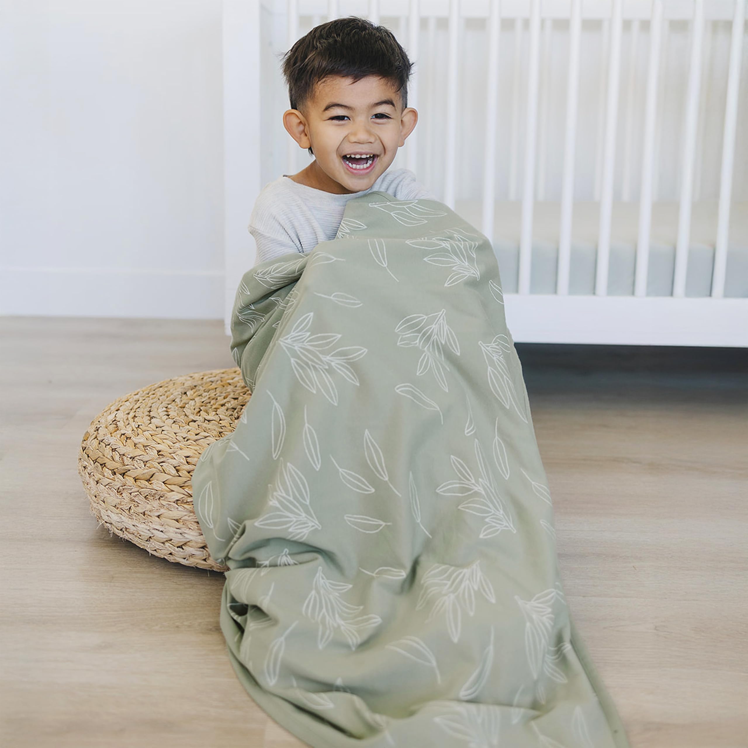 Woolino Toddler Blanket breathable-thermal-regulation demonstrates all-season comfort.