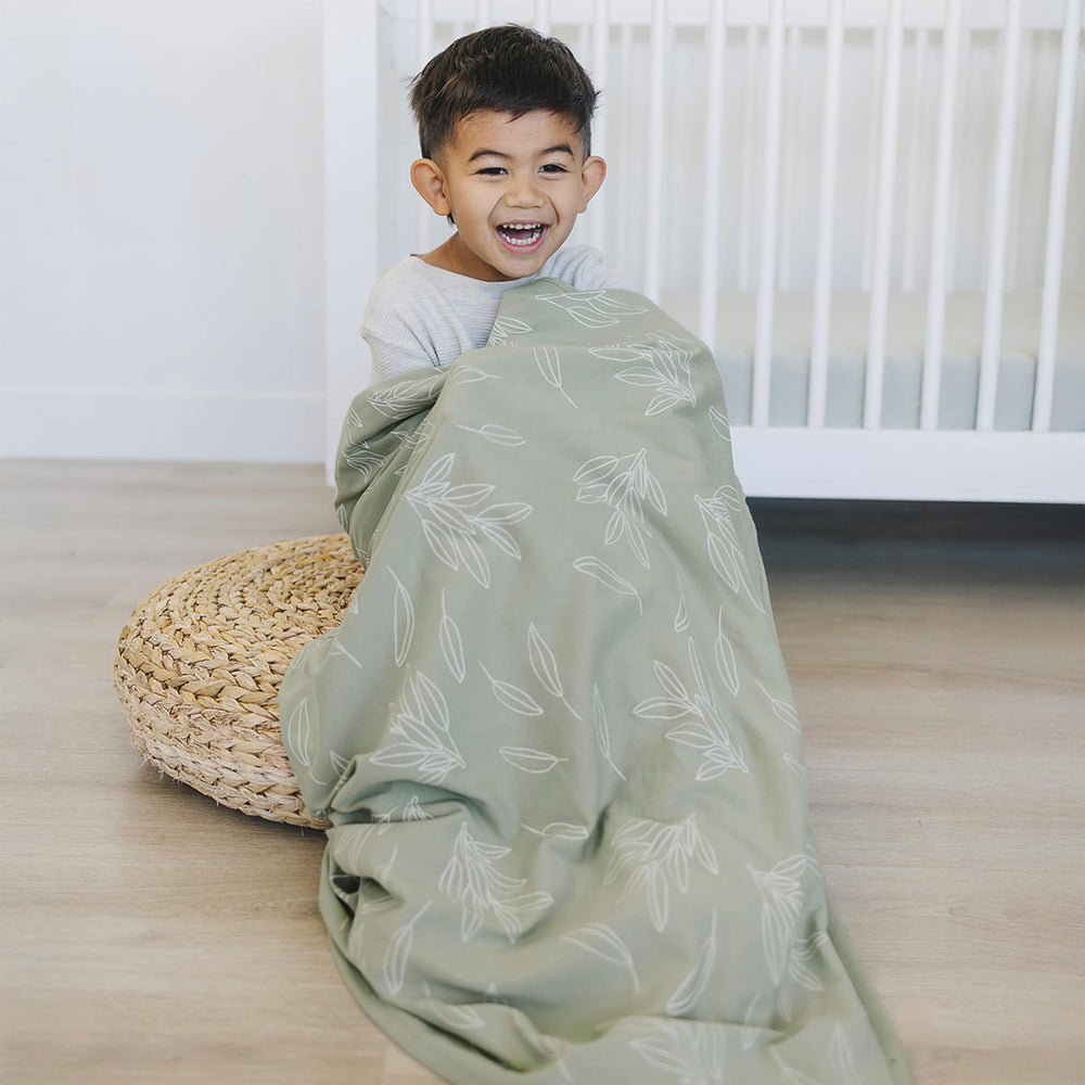 Woolino Toddler Blanket breathable-thermal-regulation demonstrates all-season comfort.
