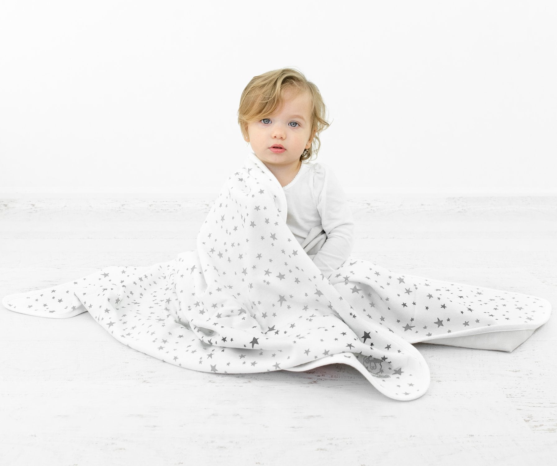 Machine-washable blanket simplifies cleaning for busy families.