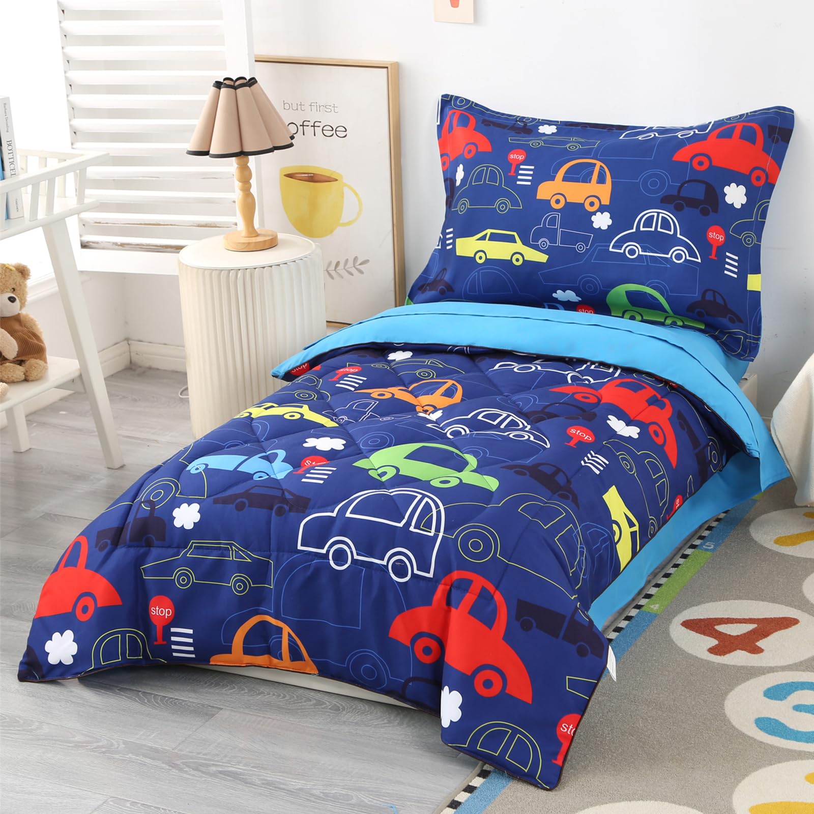Wowelife car-toddler-bedding-set-top-sheet close-up shows smooth touch and moisture-absorbent feel.