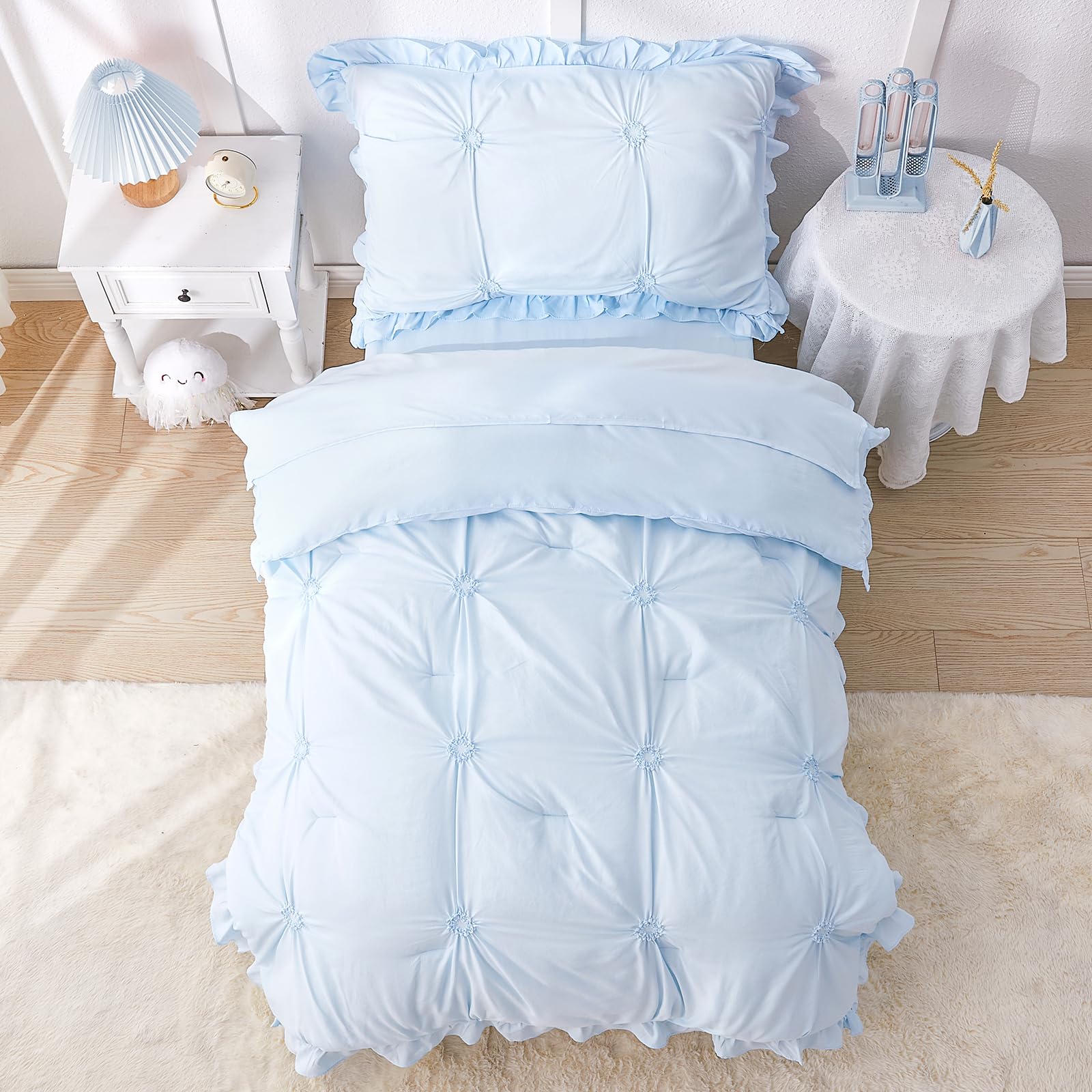 Wowelife floral jacquard embroidery detail adds charming texture to bedtime.