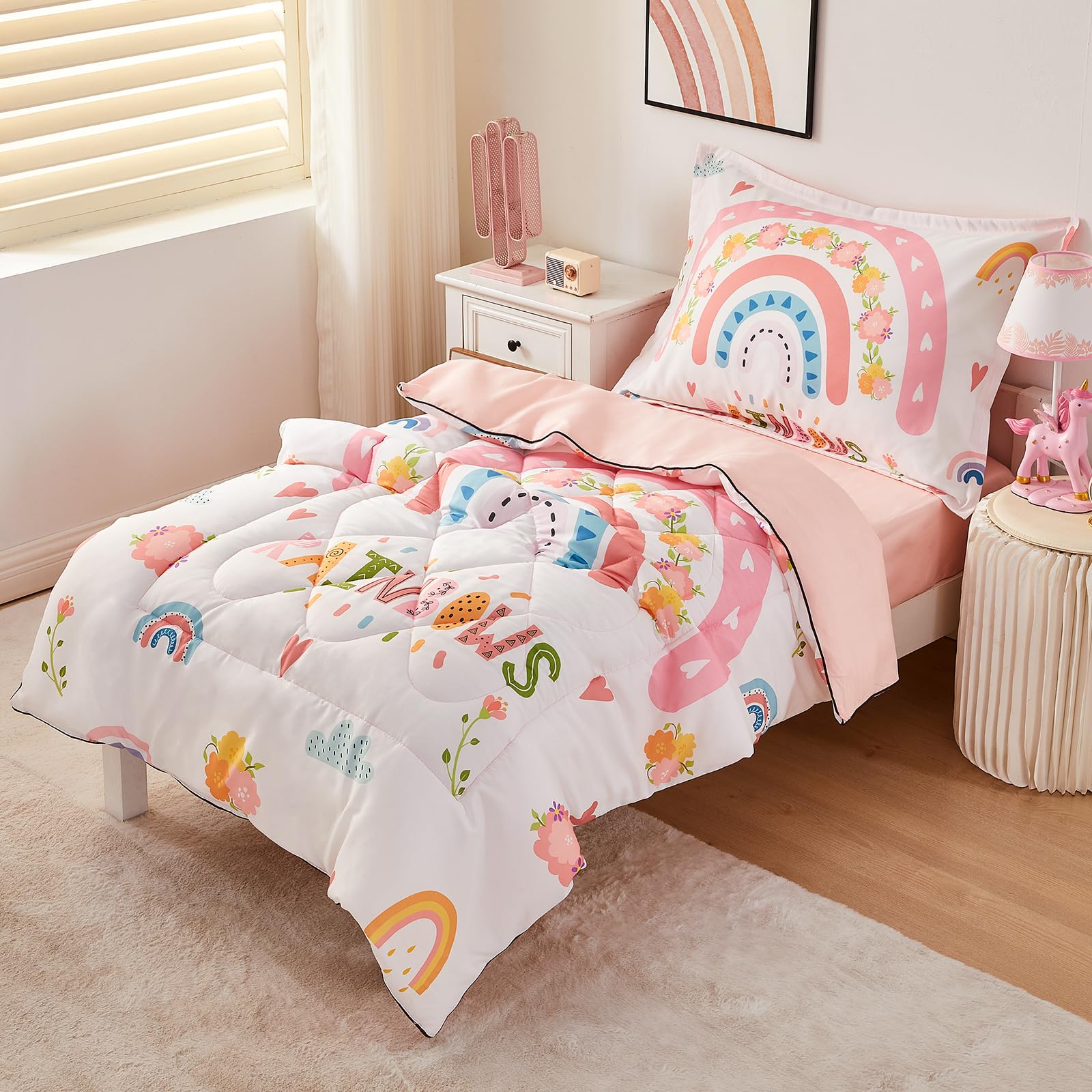 Wowelife machine-washable bedding close-up shows easy cleaning for busy parents.