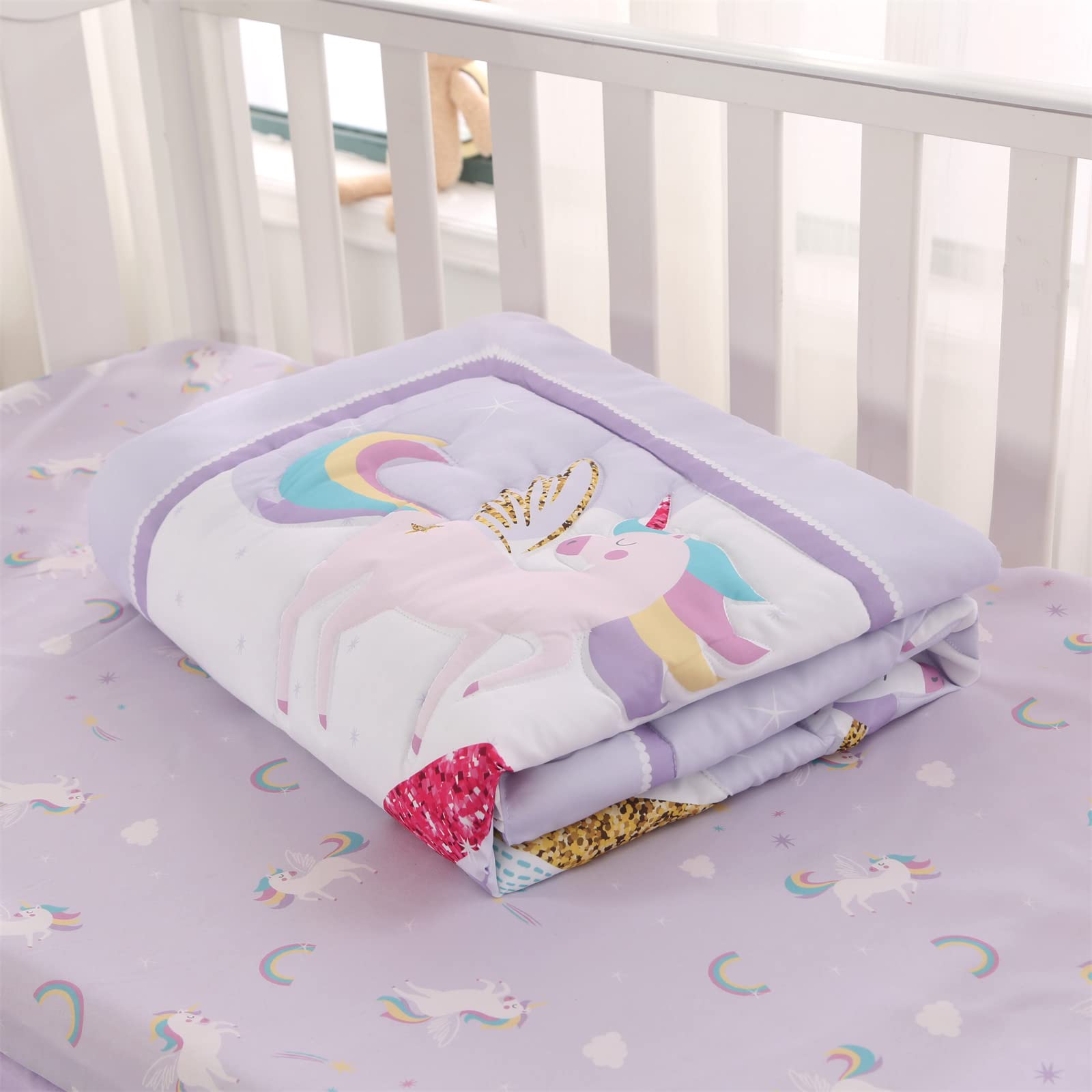 Wowelife premium-material-comforter feels soft and gentle against baby's skin.