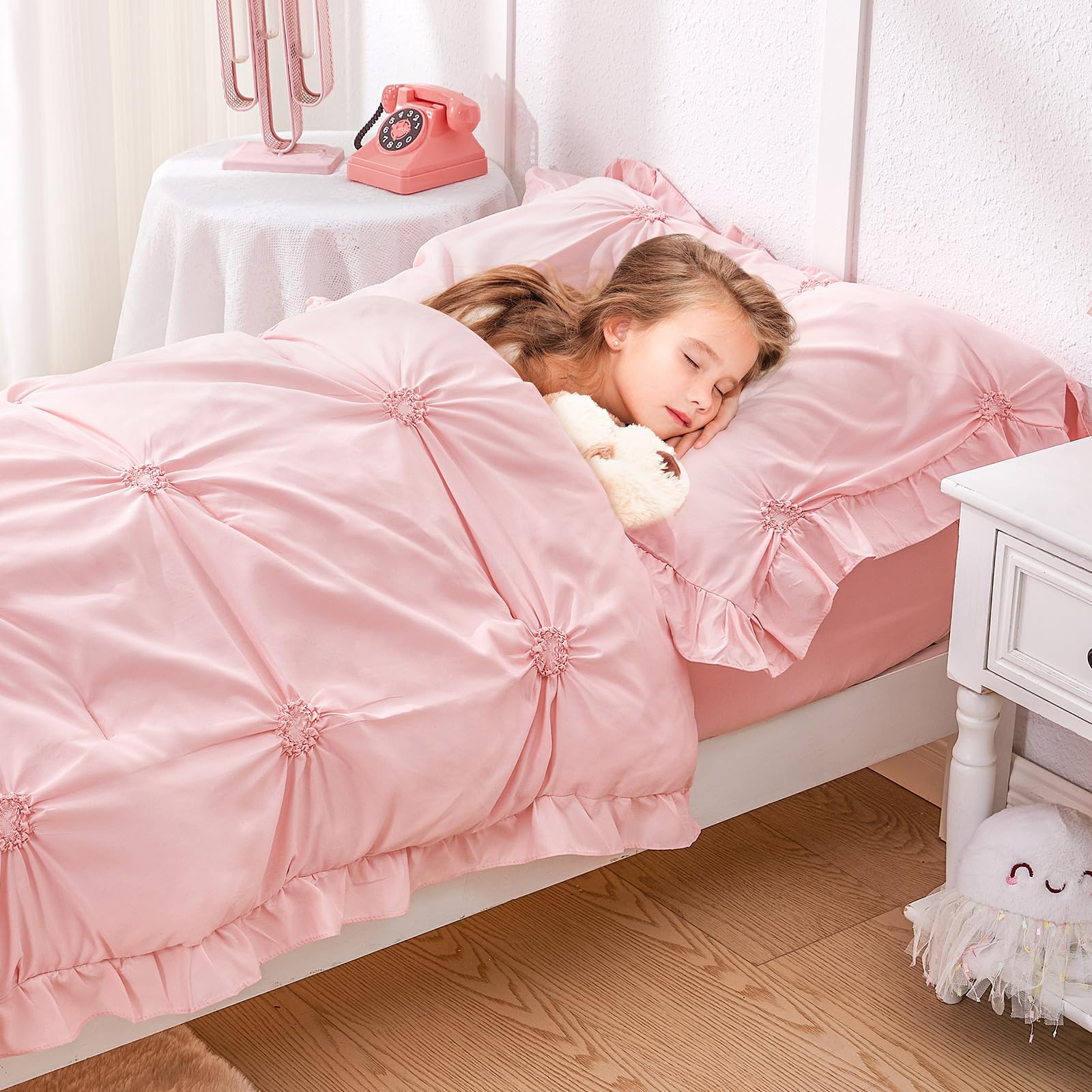 Wowelife Princess Toddler Bedding fitted sheet detail demonstrates snug toddler bed fit