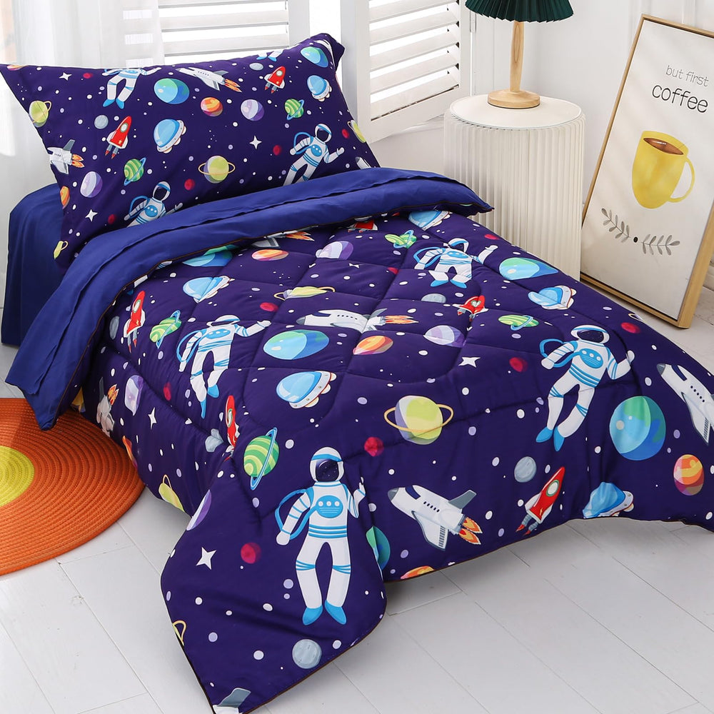 Wowelife space toddler bedding rocket pattern promotes playful sleep.