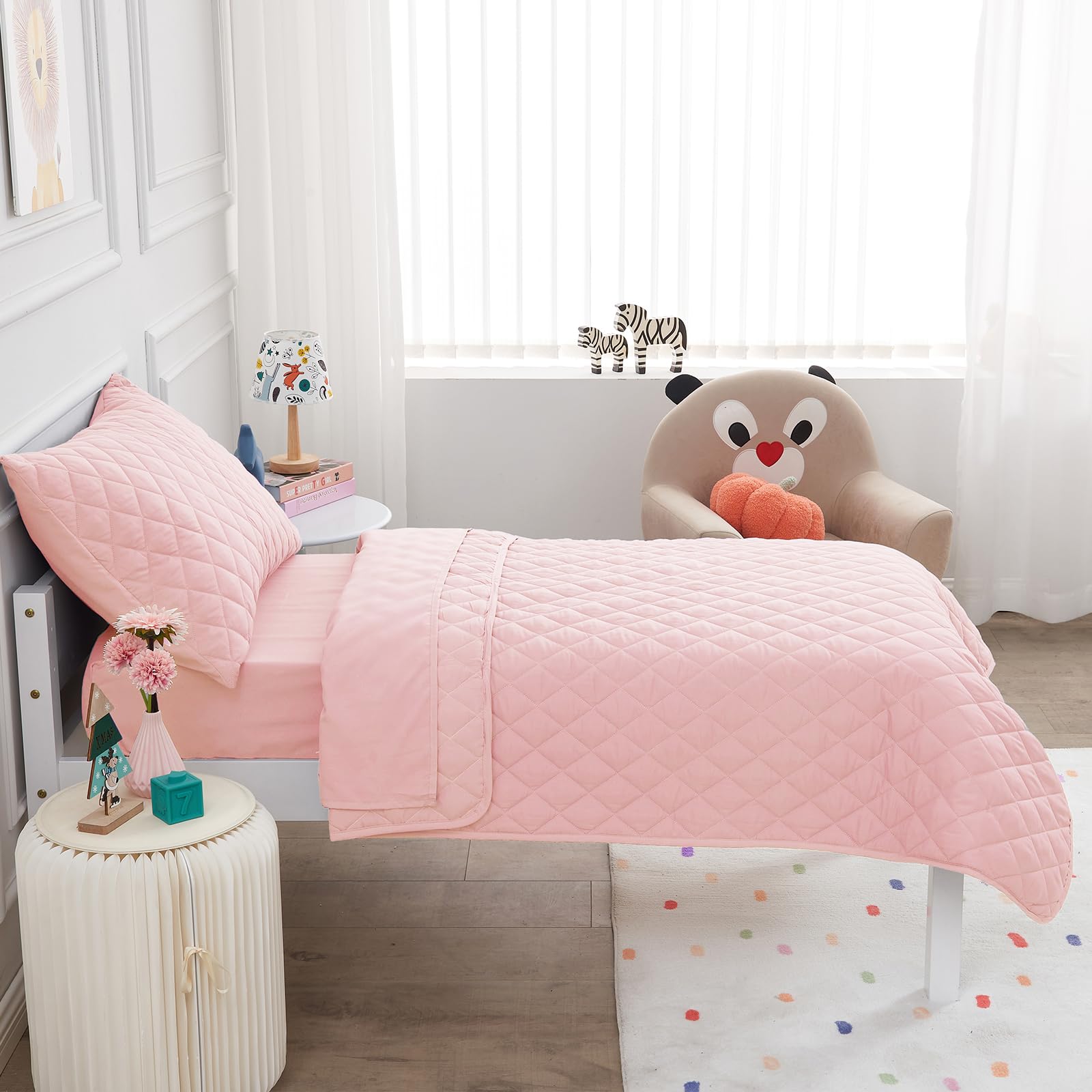 Wowelife toddler bedding microfiber close-up emphasizes lightweight durable softness.