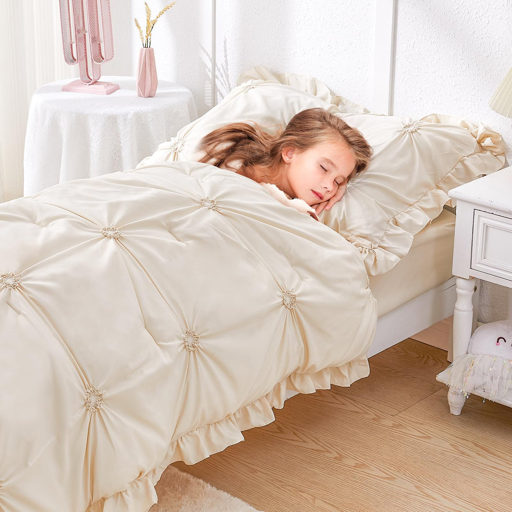 Wowelife fitted sheet closeup reveals snug fit and wrinkle-resistant fabric for active toddlers