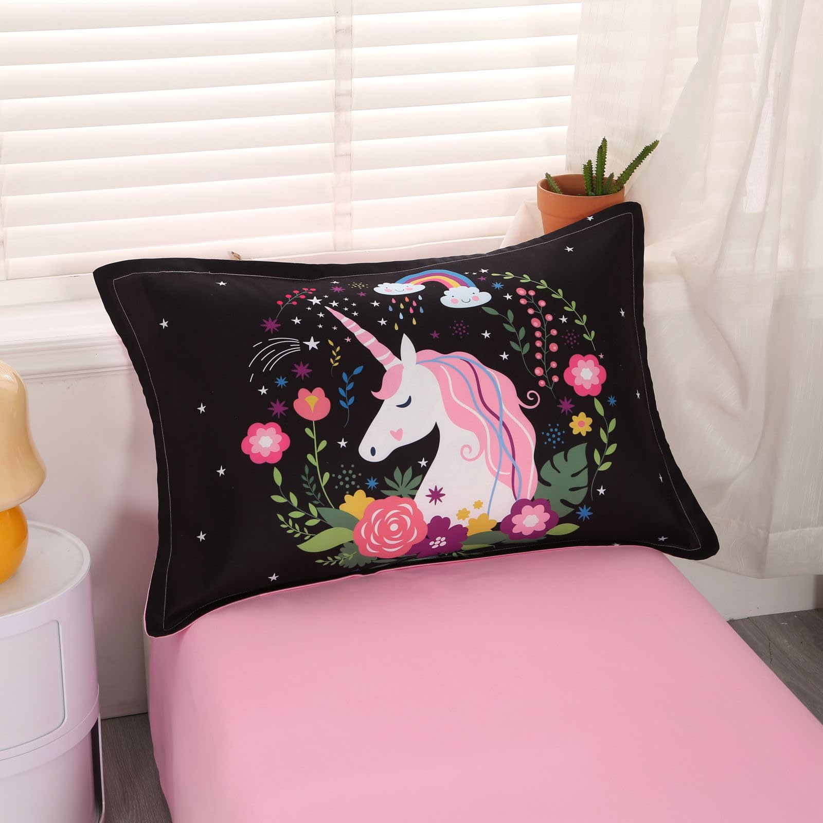 Wowelife unicorn-toddler-bedding-set-pillowcase offers soft-touch luxury and easy laundering.