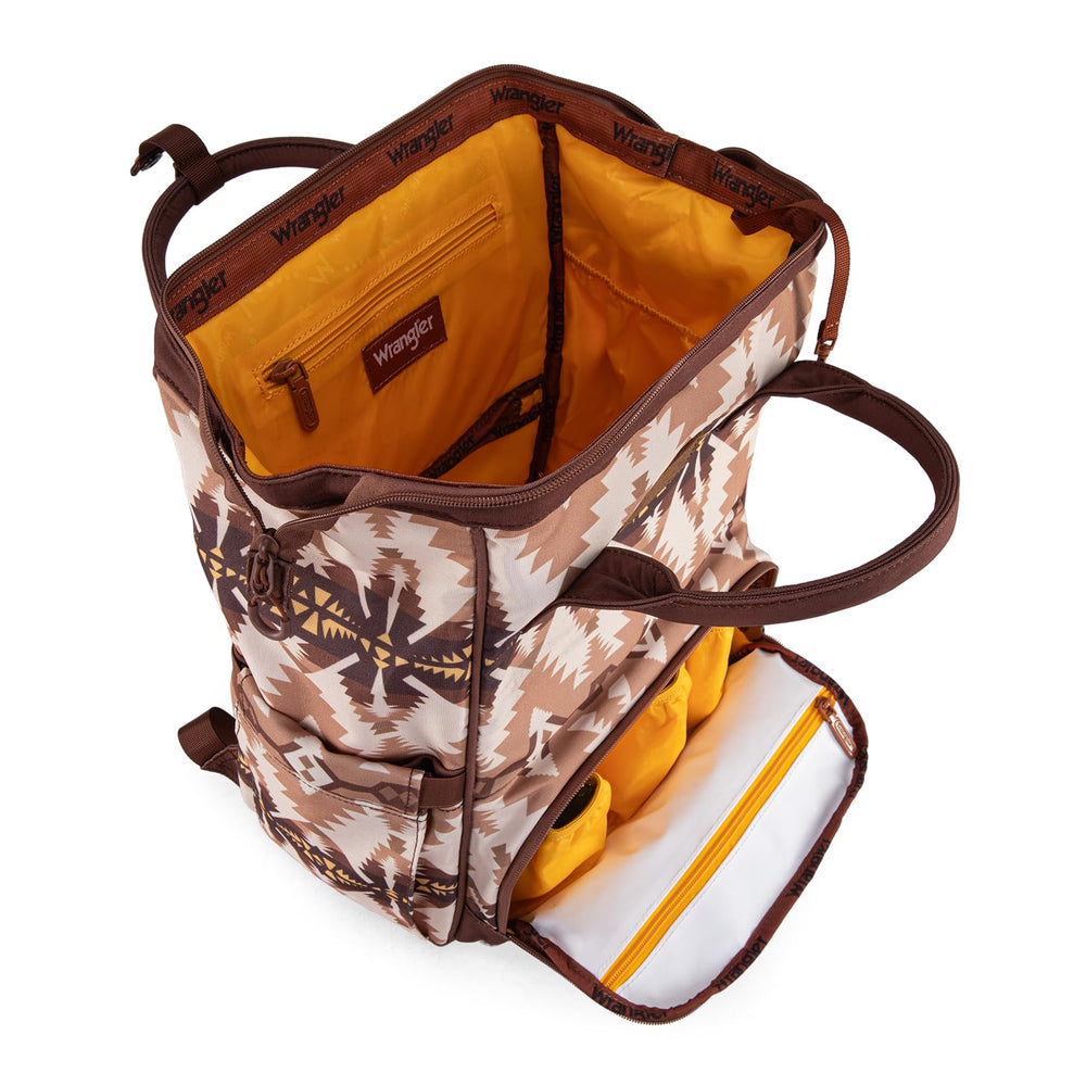 Wrangler Callie adjustable shoulder straps provide comfortable carrying on busy days.