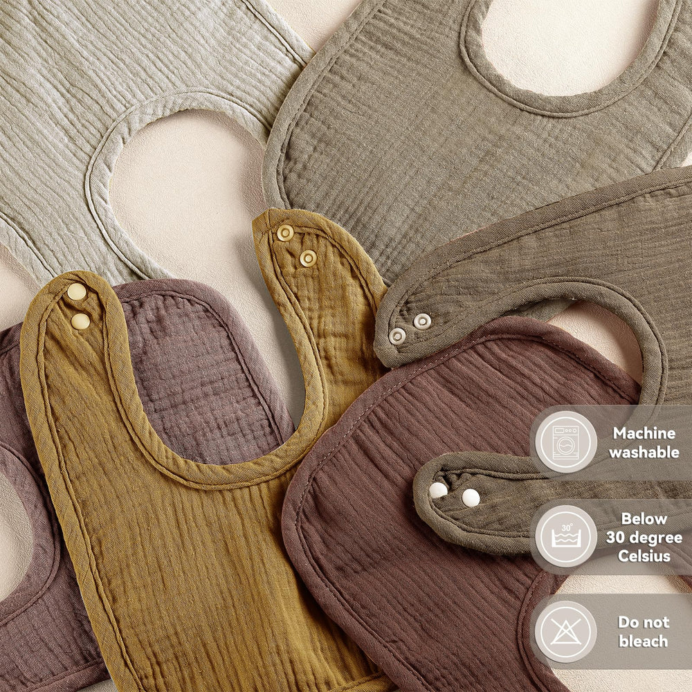 Wrrernsin Muslin Baby Bib close-up of adjustable snaps for a growing baby