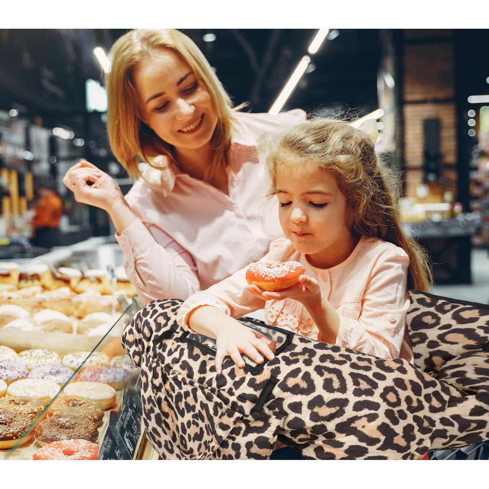 Wruzbxcn high-chair cover with safety belt secures your baby during meals.