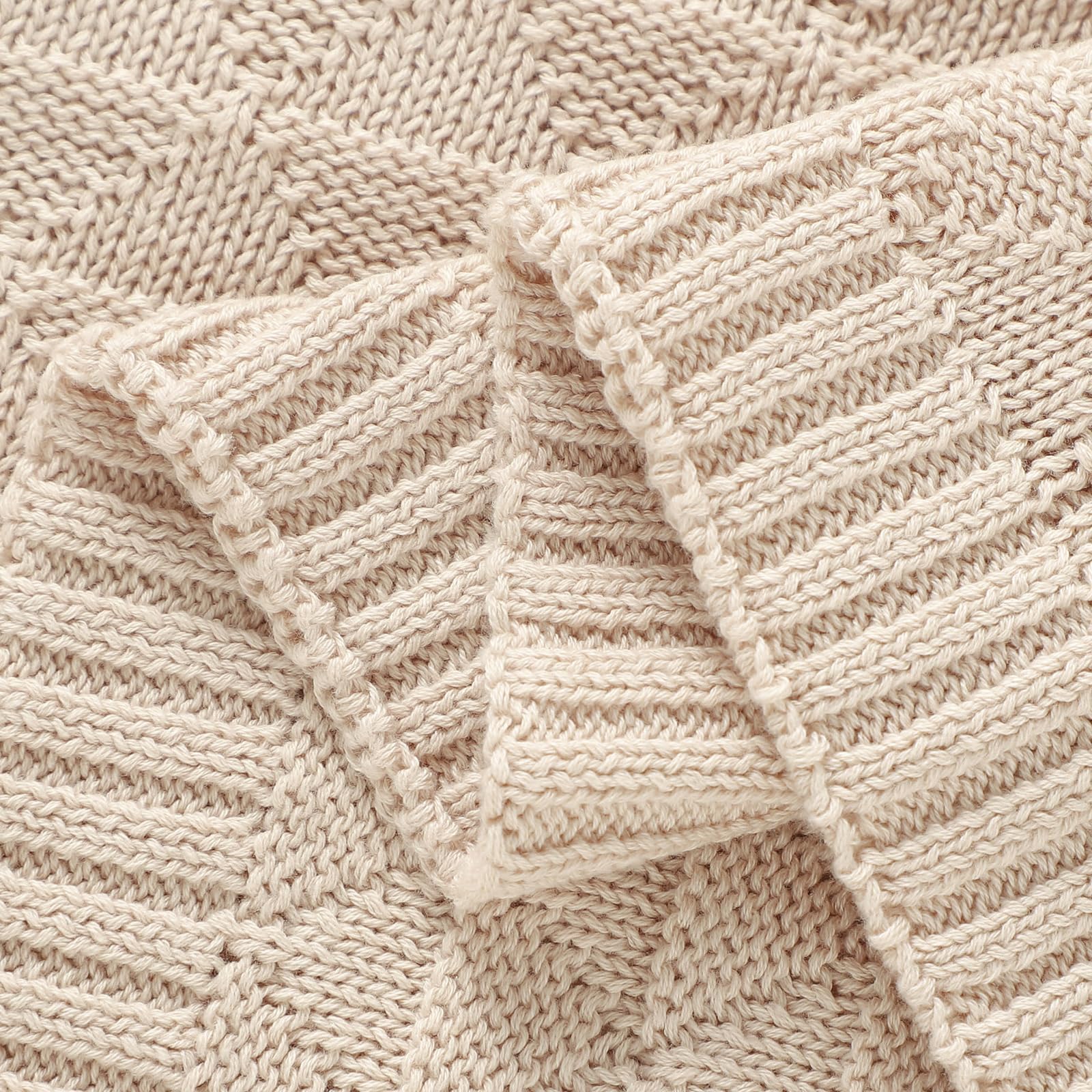 Wugugu-baby-blanket-size-30x40 provides ample coverage for infants and toddlers.