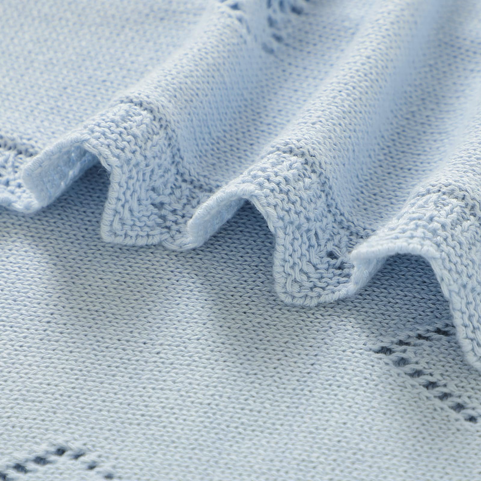 Wugugu baby blanket crochet lightweight for family travel and quick cuddles.