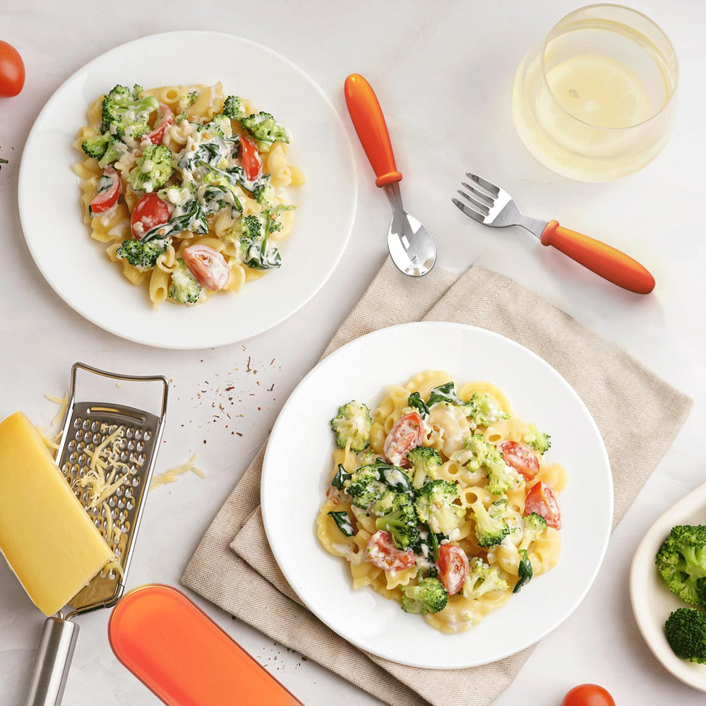 WXCWYQR toddler-utensils-in-use-mealtime shows kid-friendly design promoting independence