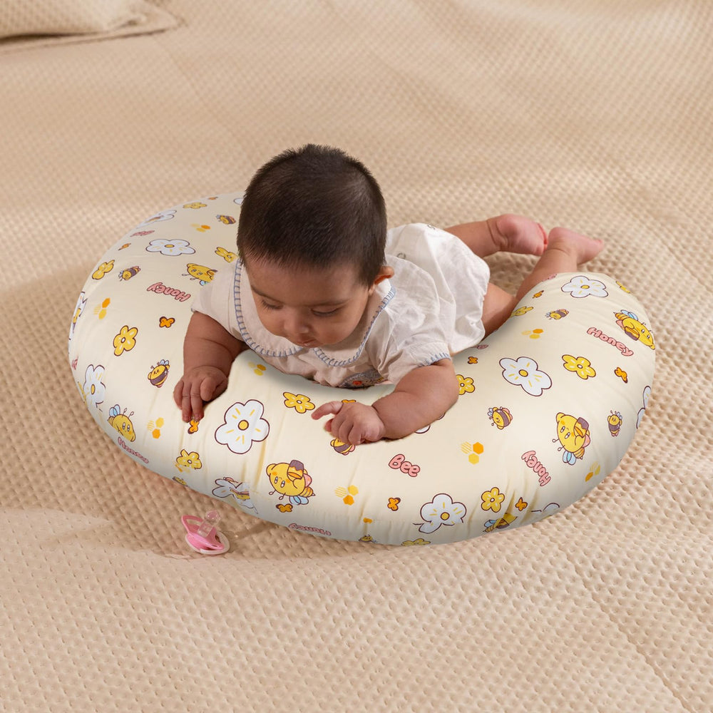 X-vesolje pillow supports baby during propping and tummy time