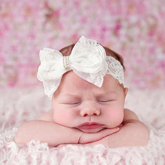 Xansema bowknot headband with bow detail complements outfits.
