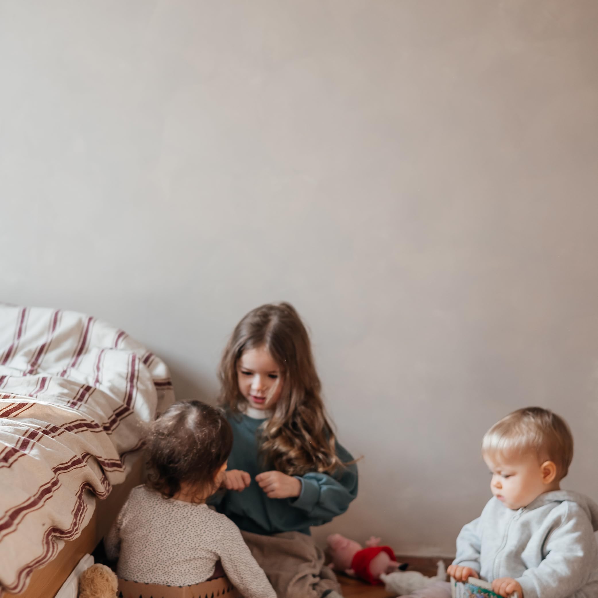 Xendelow playroom wall sticker enhances exploration-themed decor and easy rearrangement