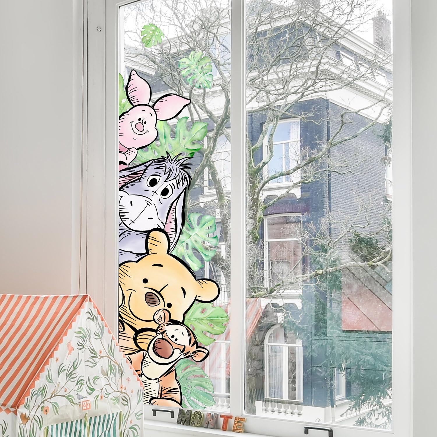 Xendelow Winnie wall stickers apply smoothly to walls, furniture, or mirrors.