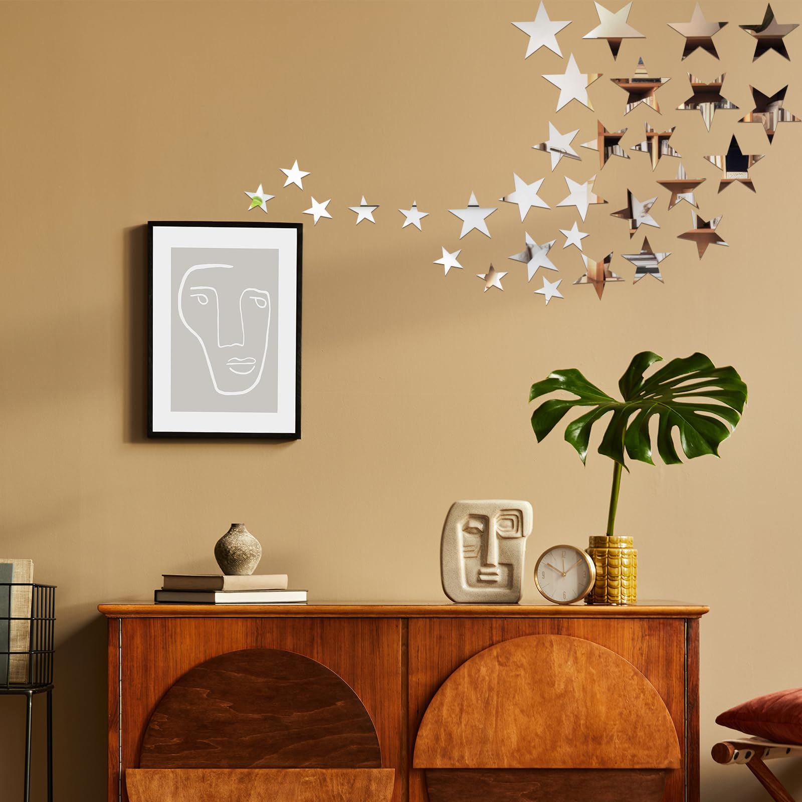 XINGUANG wall arrangement shows varied sizes for flexible, playful styling