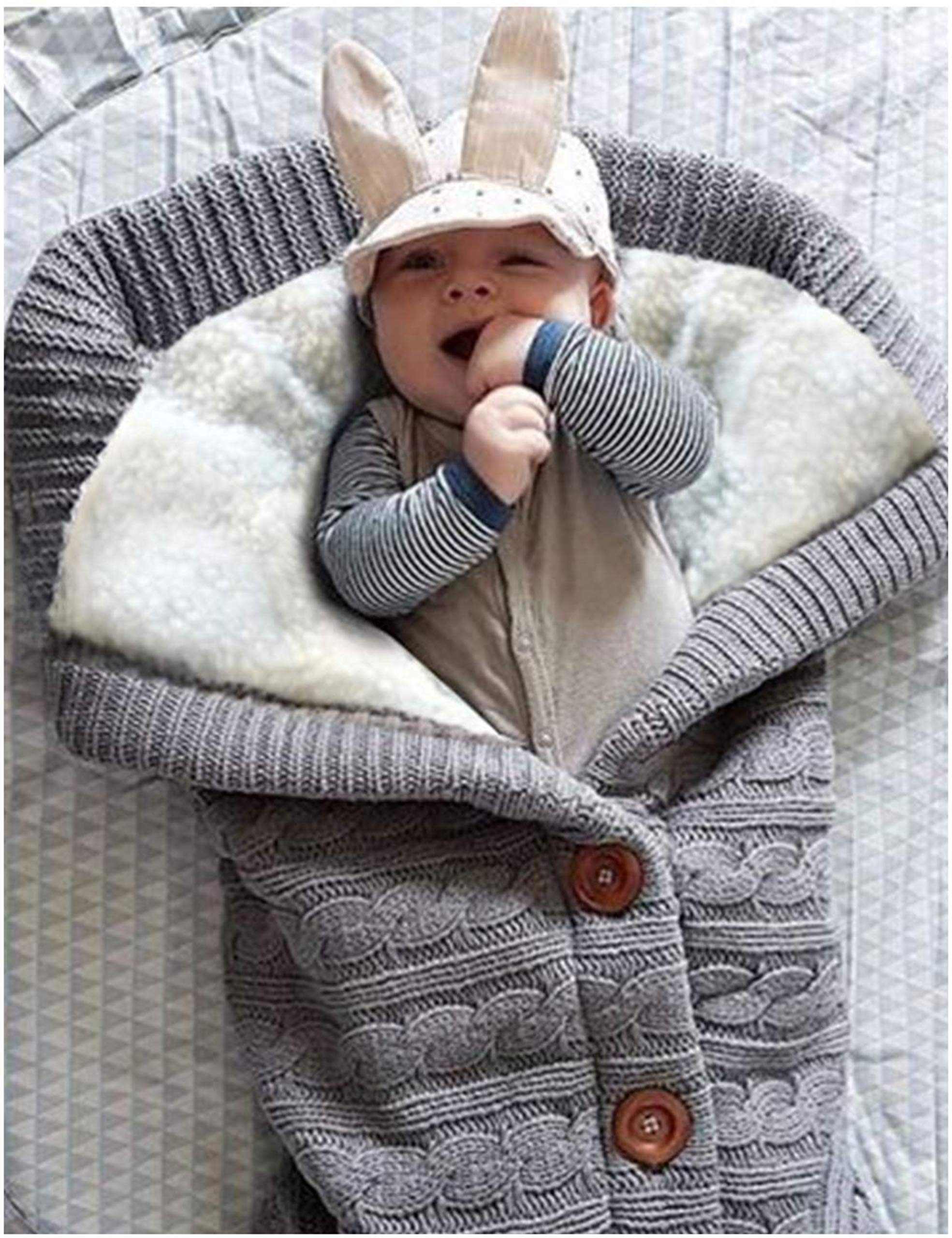 XMWEALTHY swaddle blanket wooden buttons close-up demonstrates secure wrap.