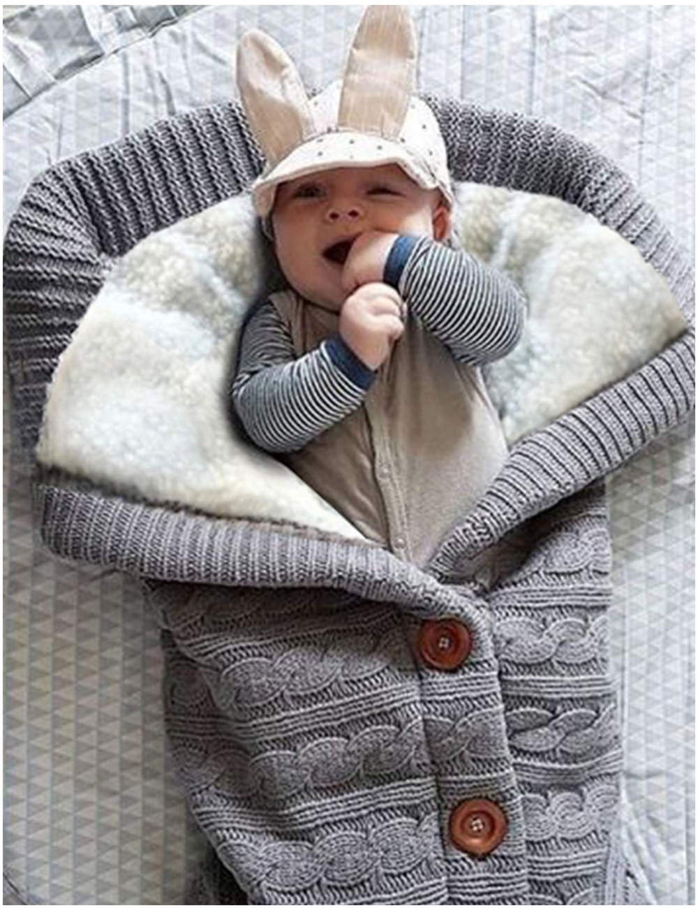 XMWEALTHY swaddle blanket wooden buttons close-up demonstrates secure wrap.