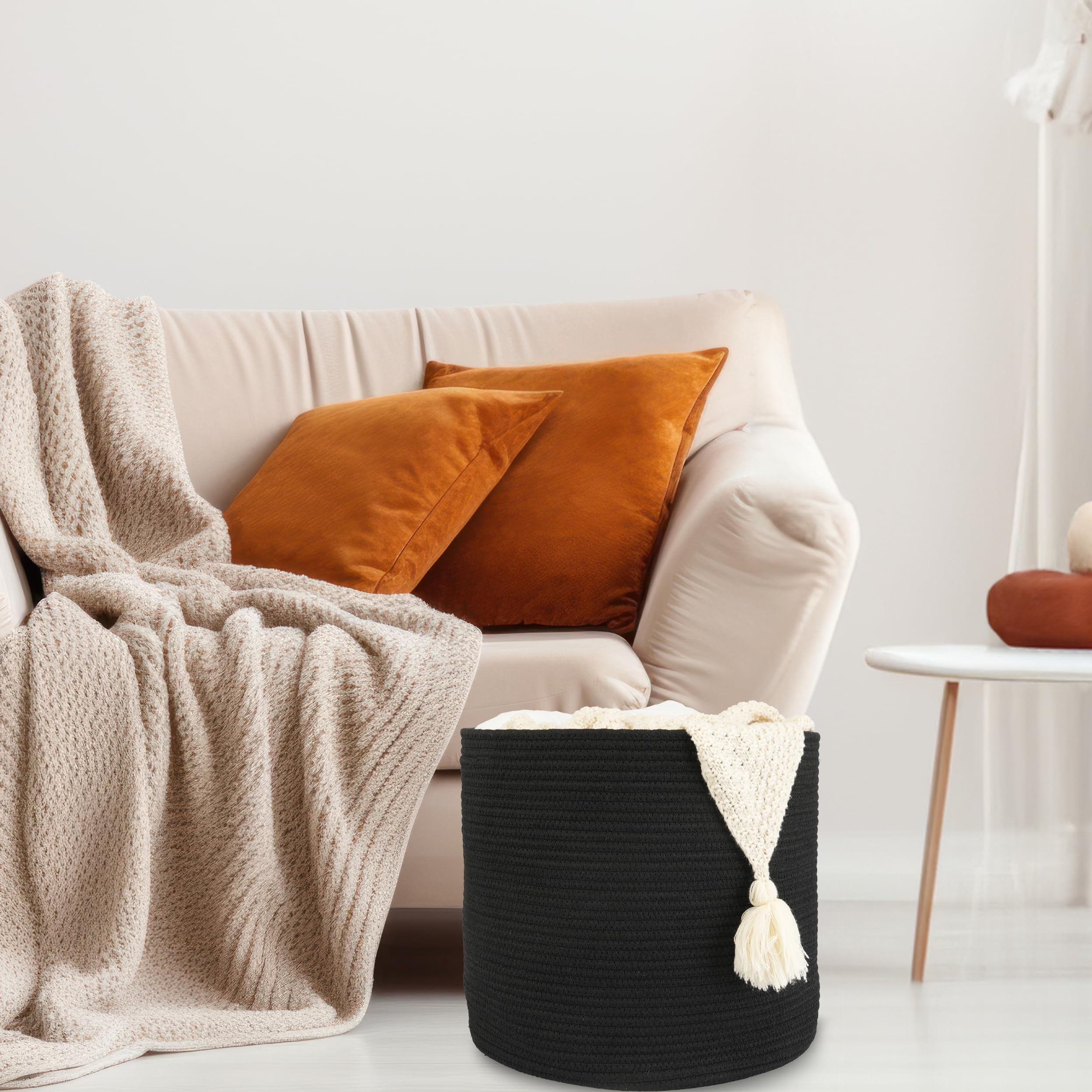 XUANGUO storage basket keeps blankets towels and clothes tidy.