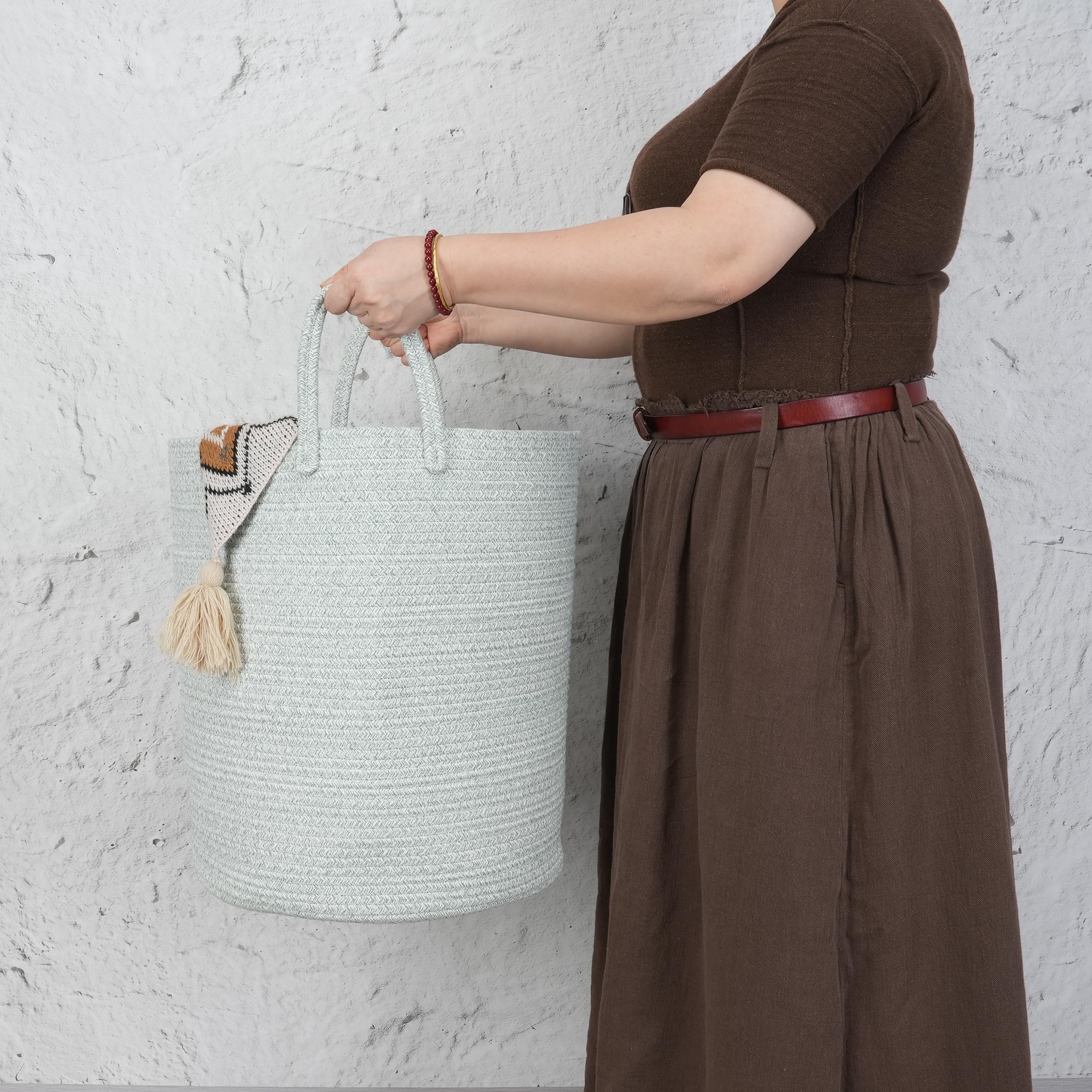 XUANGUO laundry basket handles ergonomic design for easy transport around living spaces