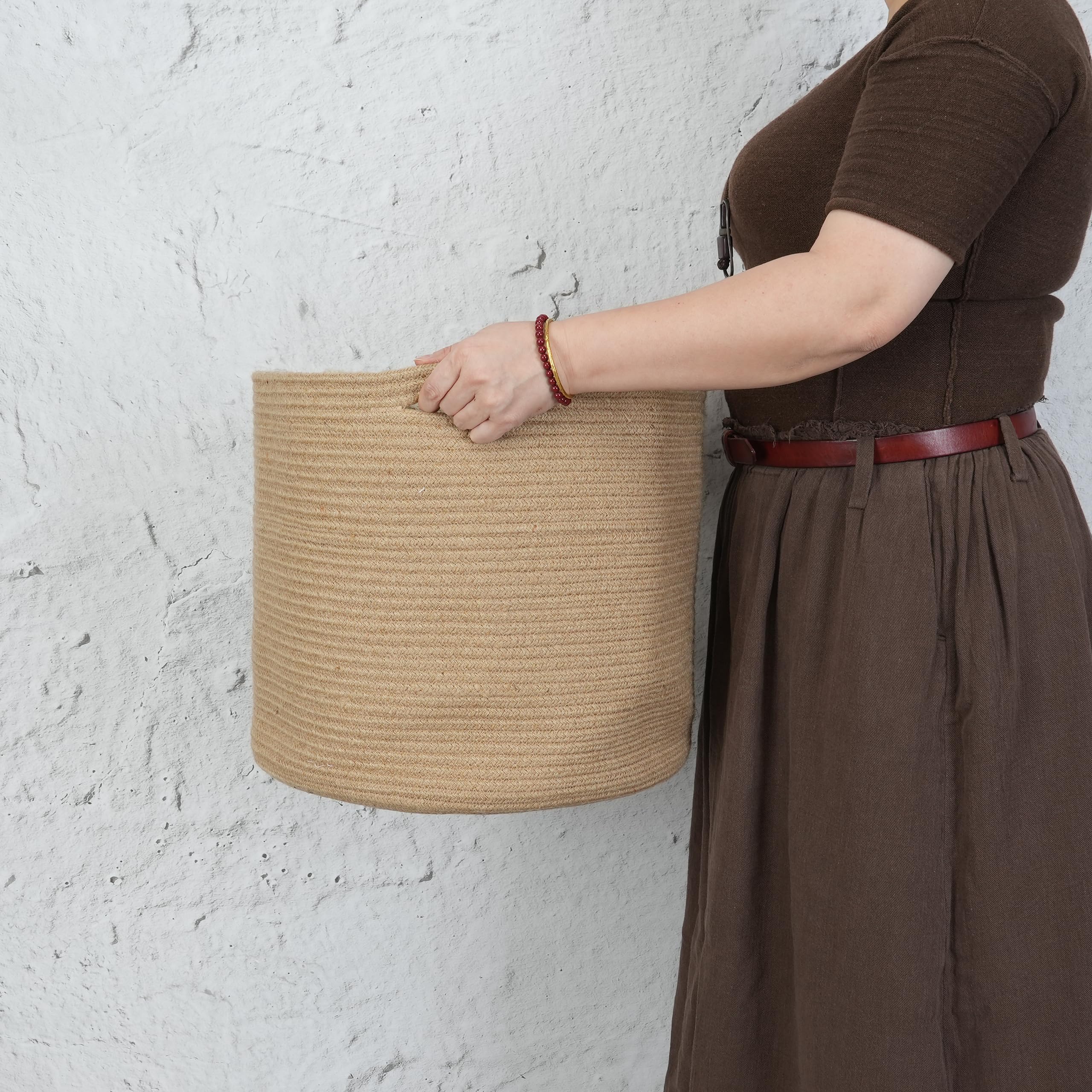XUANGUO round blanket storage basket ideal for blankets and essentials.
