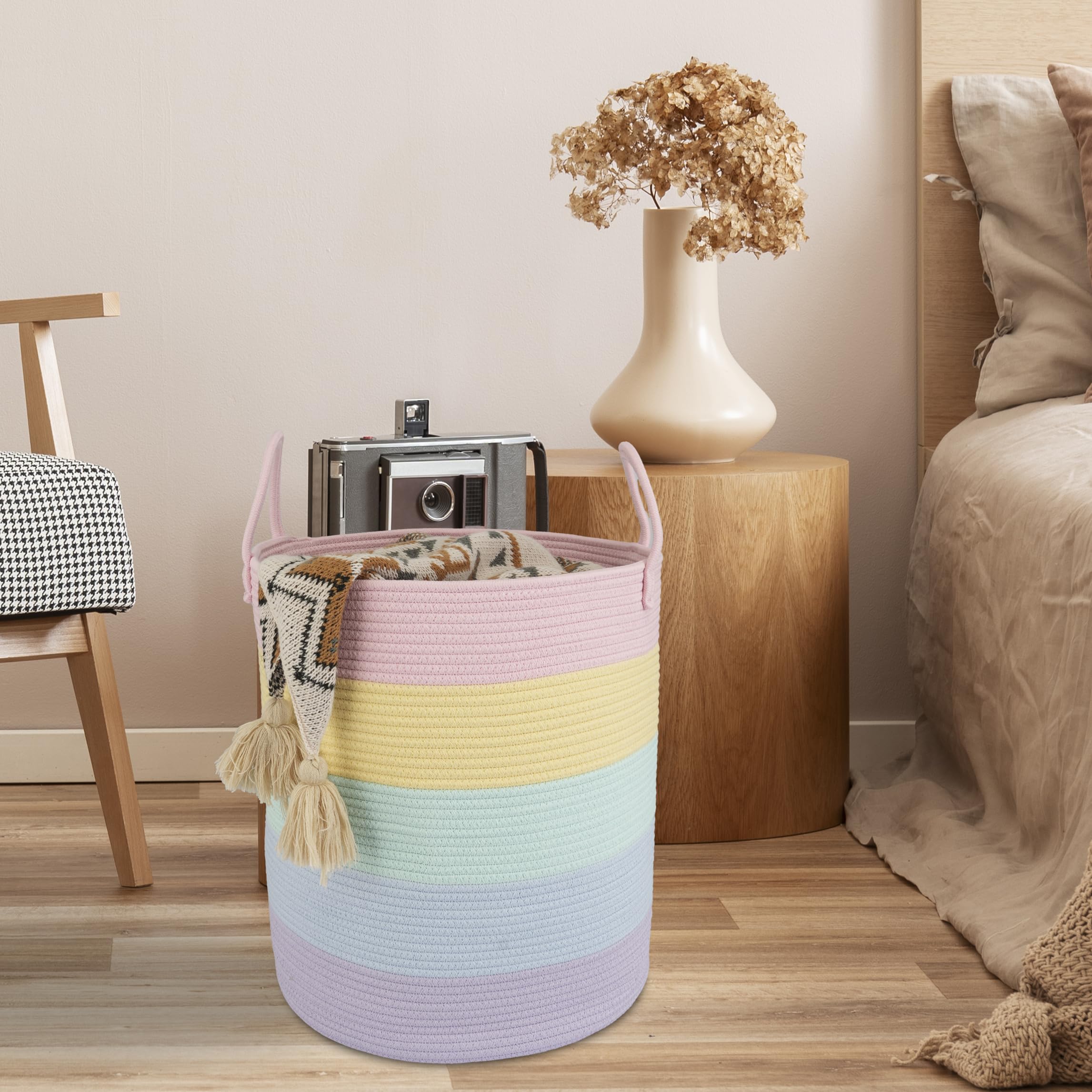 XUANGUO rope basket blends with bedroom or dorm decor for tidy spaces.