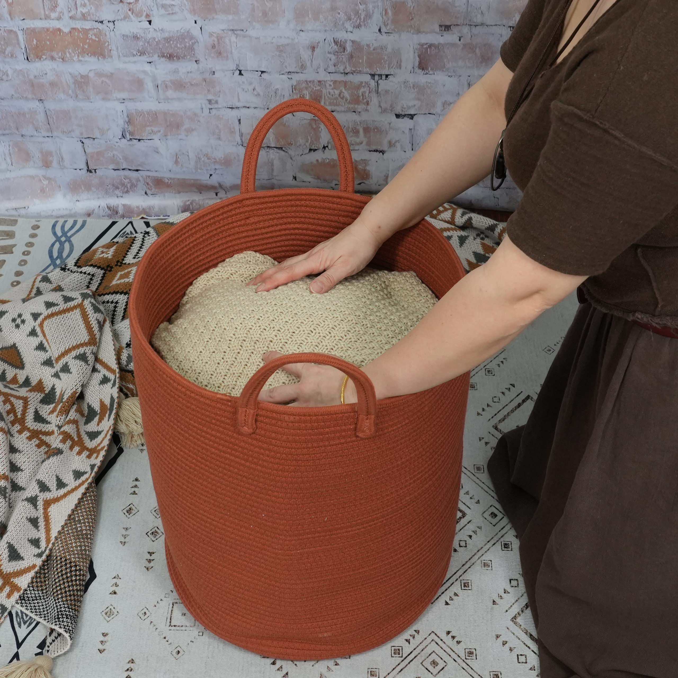 Close-up of XUANGUO rope basket handles for easy movement.