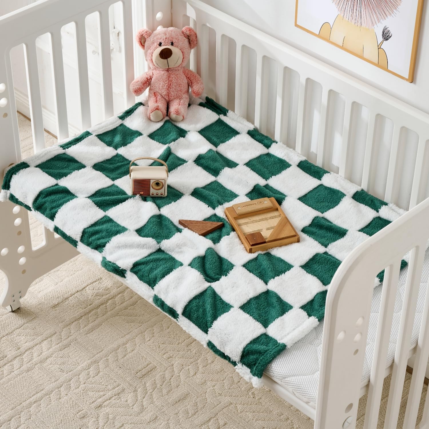Yagle Mate fleece baby blanket care-friendly design remains fluffy after machine washing.
