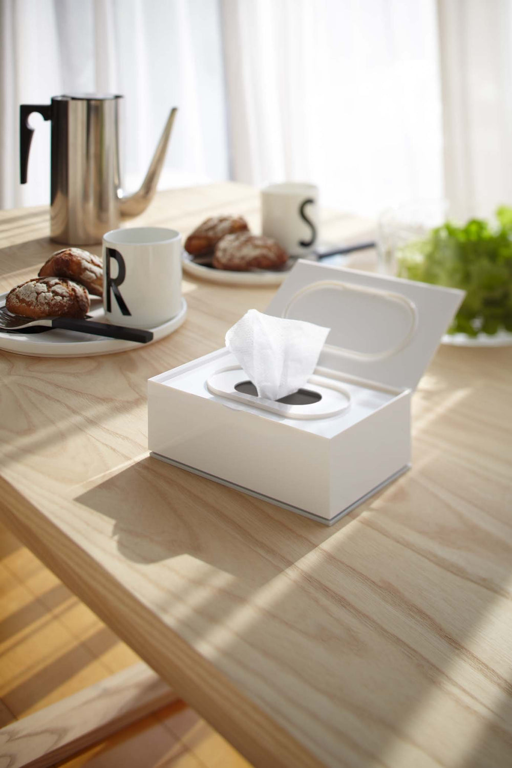 Yamazaki Veil White 7862 on-table placement provides easy access